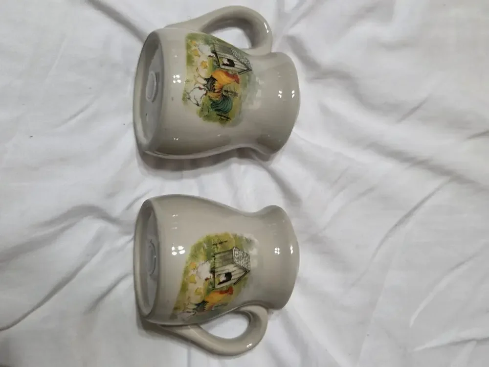 Vtg Hermitage Pottery Farmhouse Salt & Pepper Shakers